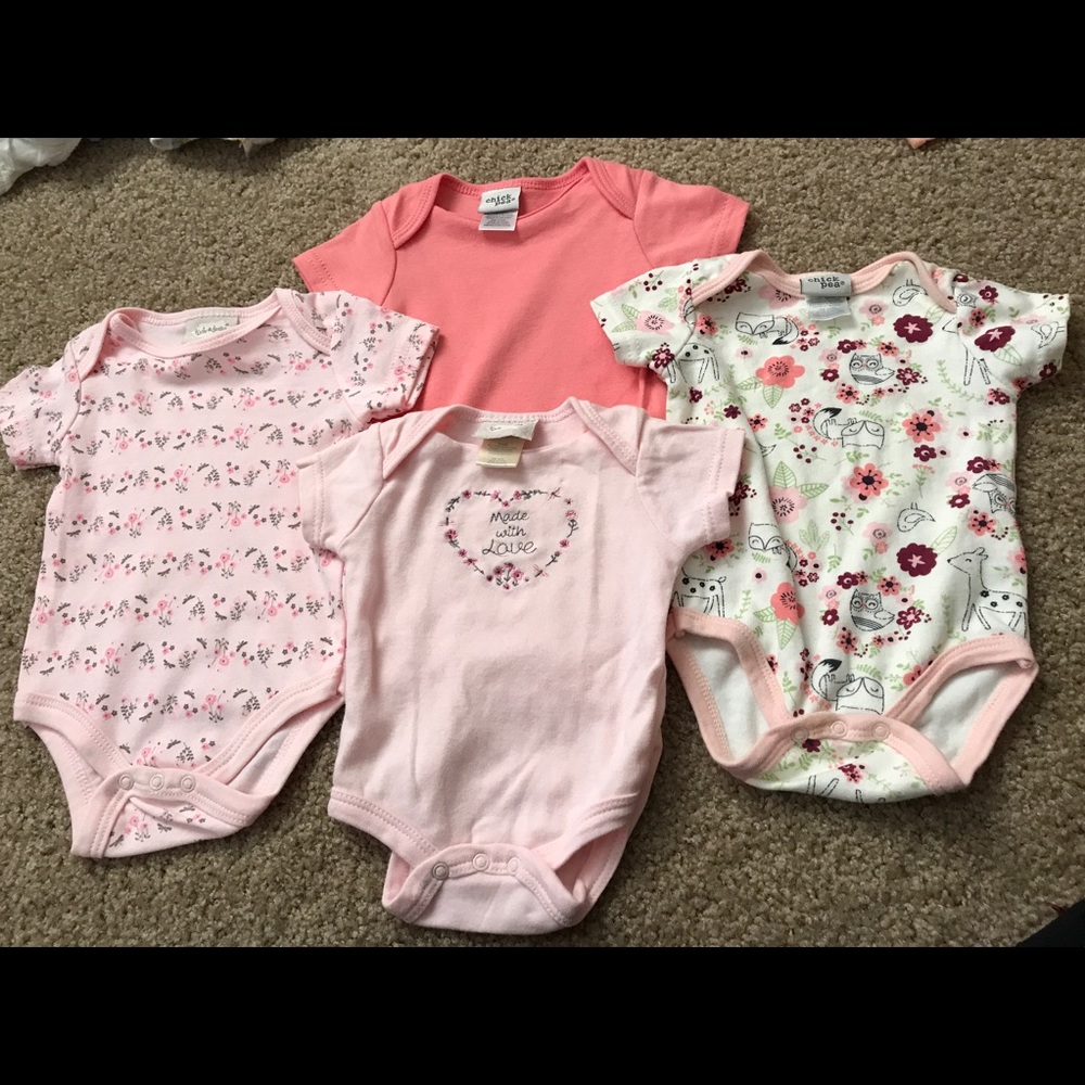 4 Short sleeve onsies 3/6 months